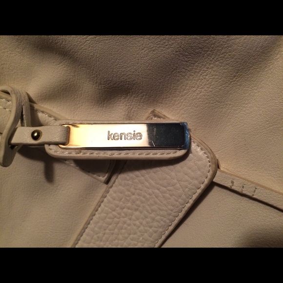 Large white Kensie purse - Picture 3 of 3
